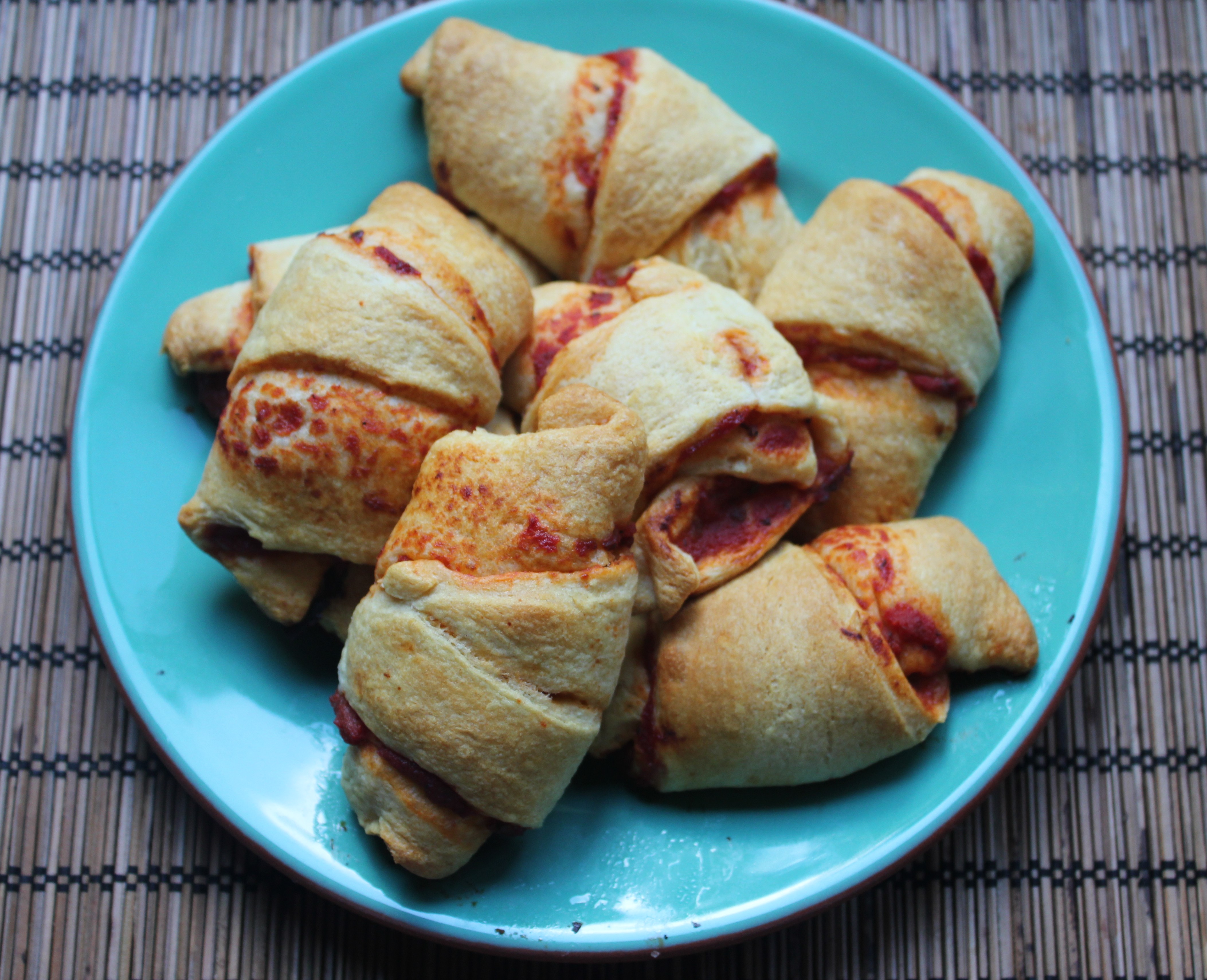 3-Ingredient Pizza Crescent Rolls - Mommysavers.com